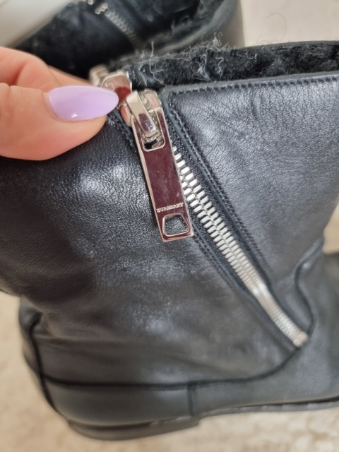 Czarne ocieplane niskie botki Burberry skóra naturalna, futerko r 38 Czarne ocieplane niskie botki Burberry skóra naturalna, futerko r 38