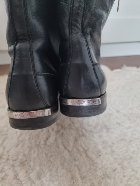 Czarne ocieplane niskie botki Burberry skóra naturalna, futerko r 38 Czarne ocieplane niskie botki Burberry skóra naturalna, futerko r 38