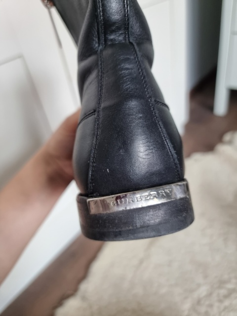 Czarne ocieplane niskie botki Burberry skóra naturalna, futerko r 38 Czarne ocieplane niskie botki Burberry skóra naturalna, futerko r 38