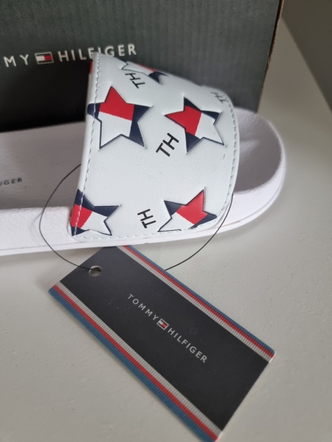 Tommy Hilfiger flip-flops for girls / boys, size 32 Tommy Hilfiger flip-flops for girls / boys, size 32
