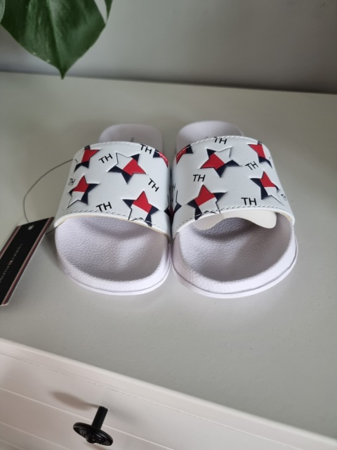 Tommy Hilfiger flip-flops for girls / boys, size 32 Tommy Hilfiger flip-flops for girls / boys, size 32