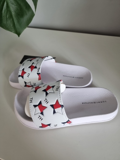 Tommy Hilfiger flip-flops for girls / boys, size 32 Tommy Hilfiger flip-flops for girls / boys, size 32