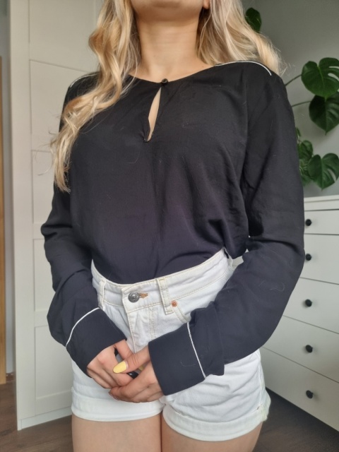 Elegant shirt with white piping, size M, viscose Elegant shirt with white piping, size M, viscose