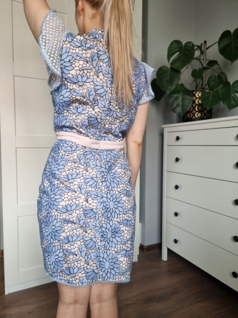 Sukienka z koronką baby blue i jasny róż, kwiaty, na wesele, chrzciny Sukienka z koronką baby blue i jasny róż, kwiaty, na wesele, chrzciny