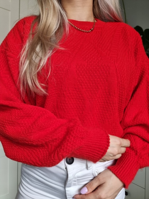 Czerwony sweter z bufiastymi rękawami i wełną Czerwony sweter z bufiastymi rękawami i wełną