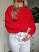 Czerwony sweter z bufiastymi rękawami i wełną