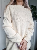 Kremowy sweter z dzierganiem hand made
